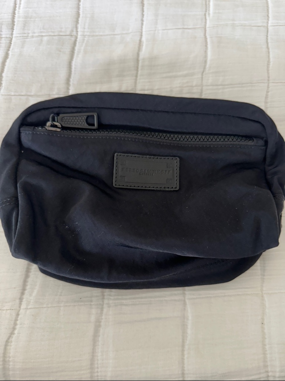 Rebecca Minkoff pouch great for travel used but no signs of wear good  con